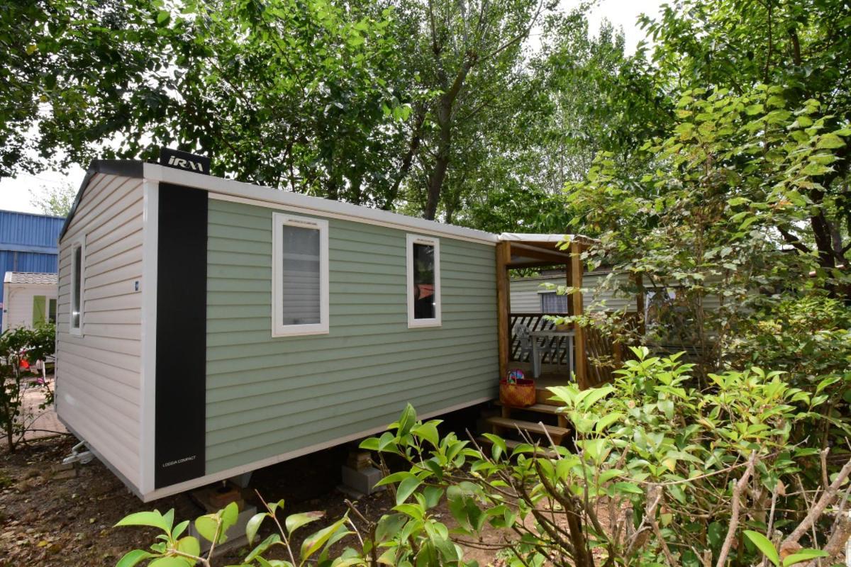 Camping Les Salisses - Maeva 维亚斯 外观 照片
